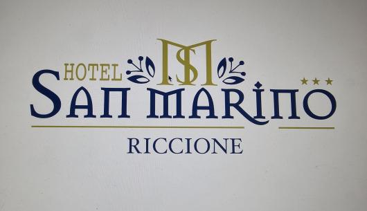 Logo dell'Hotel San Marino a Riccione con tre stelle.